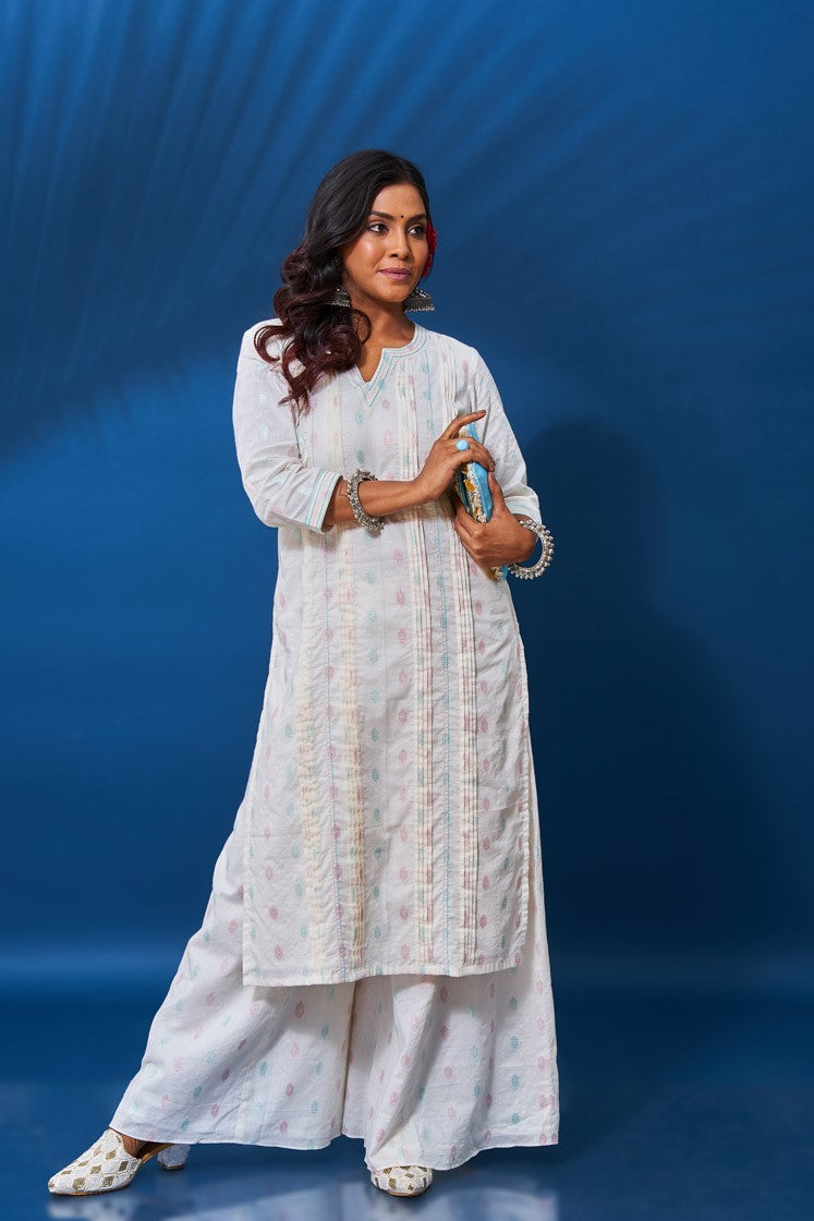 Off-white long kurti set made with pure cotton